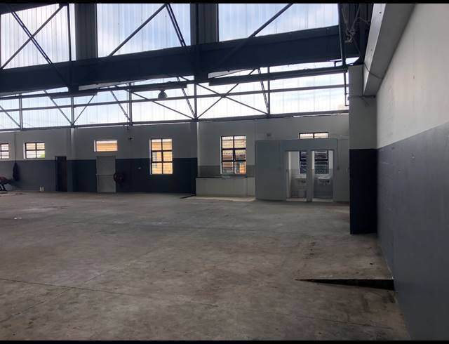 410M² WAREHOUSE RENTED IN CLAREMONT